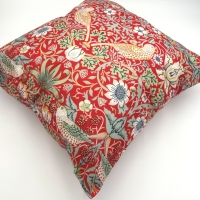 Kussenhoes Strawberry Thief rood  44 x 44 cm