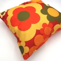 Retro kussenhoes Flowerpower rood 45 x 45 cm