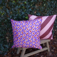 Kussenhoes Luipaard lilapaars 45 x 45 cm